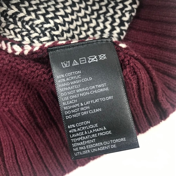 LAST ONE! New UO Character Hero Polar Bear Holiday Sweater - Picture 4 of 4